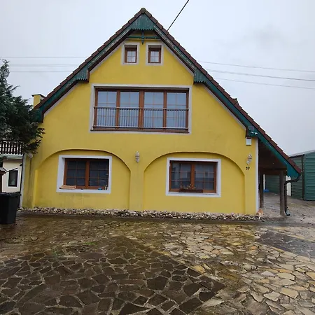 Apartment Pension Donaublick 2 In Stifterstrasse19. *