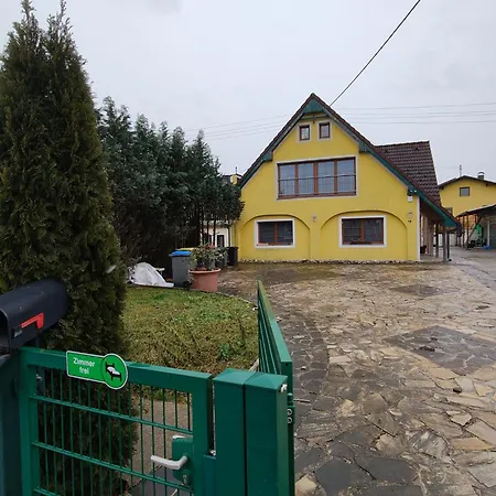 Pension Donaublick 2 In Stifterstrasse19. * Grein