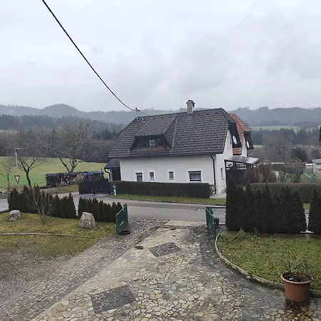 Apartament Pension Donaublick 2 In Stifterstrasse19. *