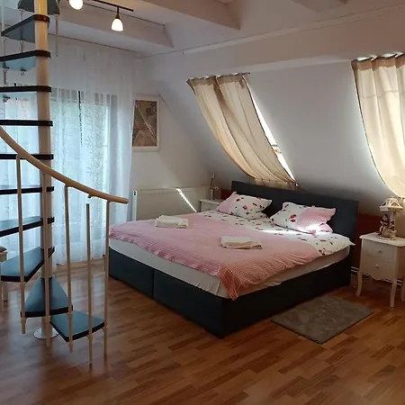 Апартаменты Pension Donaublick 2 In Stifterstrasse19. Грайн