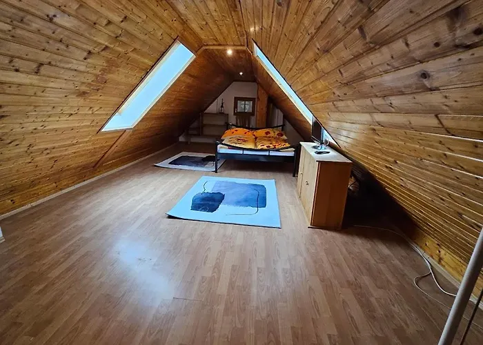 Апартаменты Pension Donaublick 2 In Stifterstrasse19. Грайн